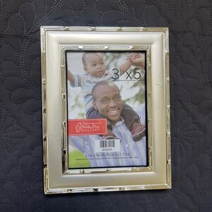 Green Tree Gallery Silver Finish Ornate Photo Frame 3.5” x 5” Home Accent 2008